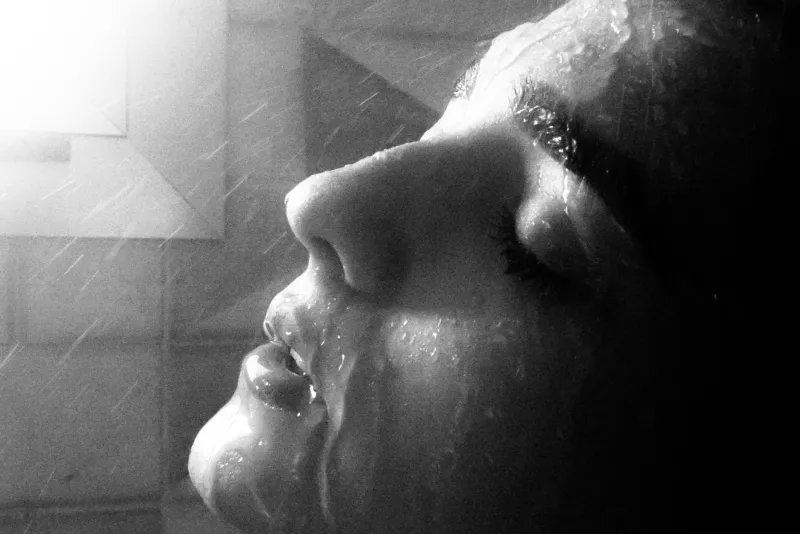 Safe to Drink, Harmful to Wear: How Municipal Chlorine Standards Are Quietly Affecting Your Skin's Age