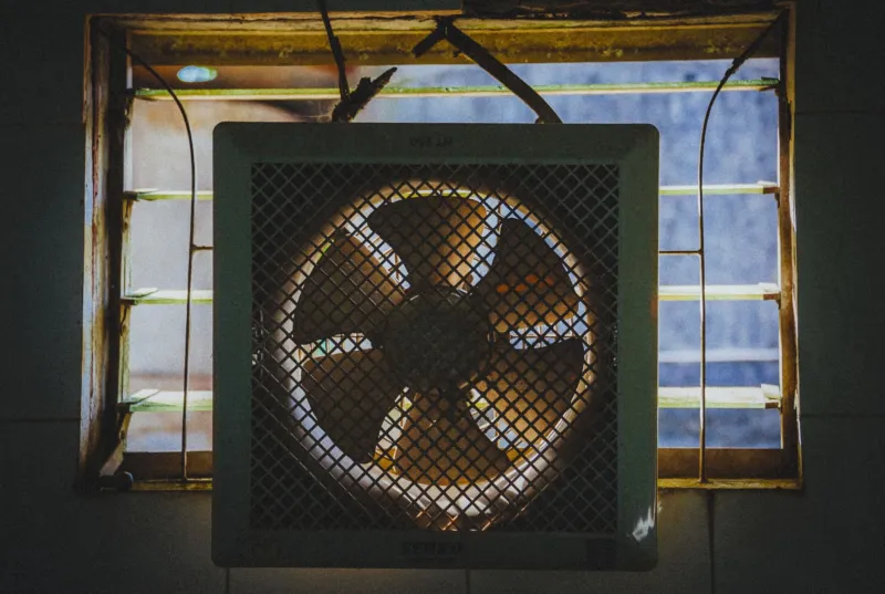 How the Seasons Rewrite Your Indoor Air — And Why Your Purification Strategy Should Shift With Them